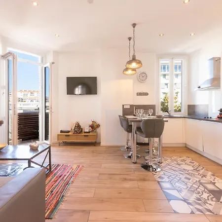 Downtown Walk To Beaches And Croisette Apartment